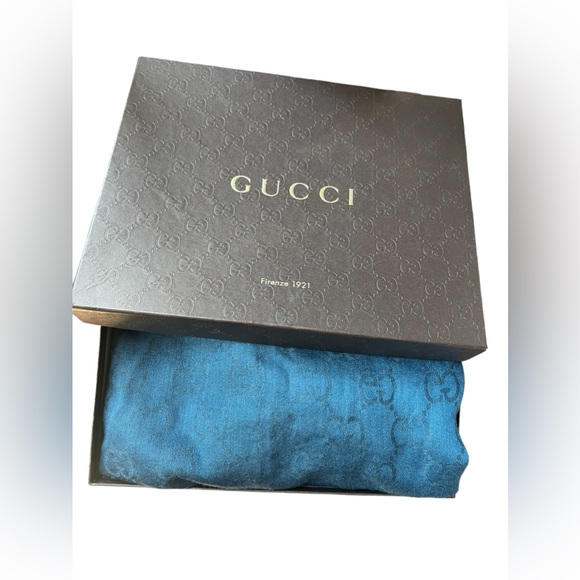 GUCCI Monogram Guccisima Fringe Scarf 70%wool 30% silk with a box 70”x17” - Picture 6 of 10